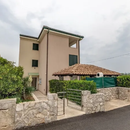Elegance and hospitality near the sea with sea view