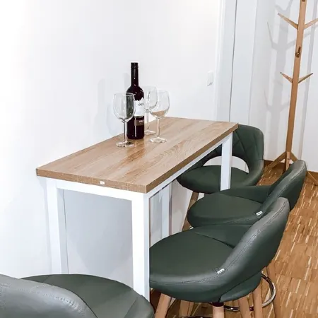 Stylisch Modern -2-4 Personen - Parkplatz -wlan Netflix