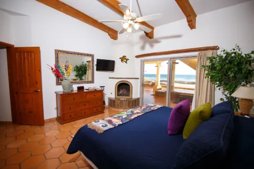 Amazing Las Conchas Beach Front with Heated Spa & Kayaks!!