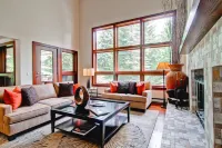 Luxury Vail Residence • Private Hot Tub • 3 Bedrooms + Den