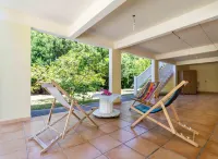 Villa Paradissol – Tropical Haven with Pool, Near Beaches, Warm Hospitality