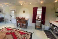 Dickson Casita - Private Guesthouse in Marfa, Texas