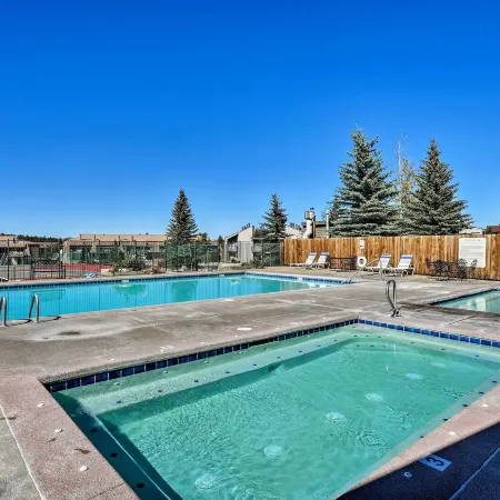 Eat, Sleep, Ski! Rustic Mtn Condo WiFi,TV, HotTub