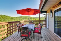 Near Silver Dollar City! Condo with Hot Tub and Lake