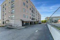 Roost on Greene! Two Bedroom Five Points Condo. Steps away from USC Campus.