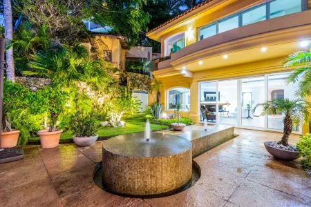 Casa Caleta - Luxurious Toes-In-The-Sand 6-Bedroom Bespoke Villa!