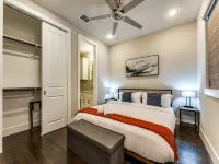 CozySuites Uptown 3Br King Beds Skyline View