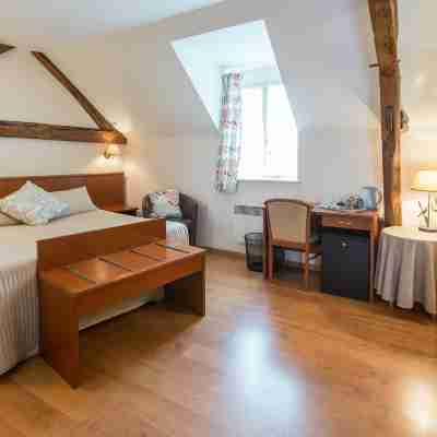 Auberge du Cheval Blanc a Beaumont Pied de bœuf 72500 Rooms