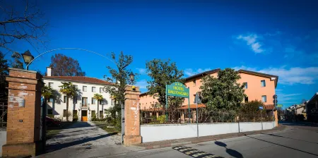 Hotel Dall'Ongaro Отели рядом с достопримечательностью «Villa Varda»