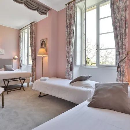 Château de Puy Robert Lascaux - A proximité Grotte de Lascaux - Hôtel Avec Piscine chauffée - Sarlat