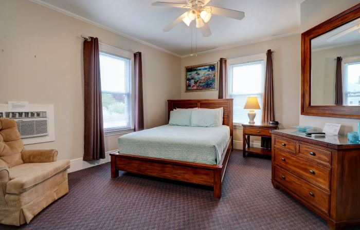 Carriage House Motel Cottages & Suites