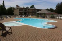 Sauble Beach Lodge - Beach