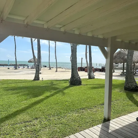 Breezy Palms Resort