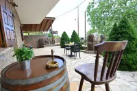 Petrino Lodge Hotels near Iera Moni Profiti Hlia Zaxolis