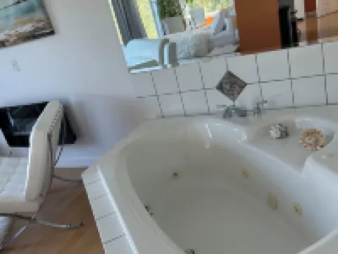 Armand Heights Hotels in Salt Spring Island