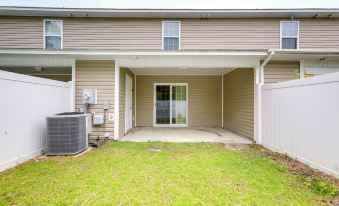 Havelock Home Private Yard, 2 Mi to Cherry Point!