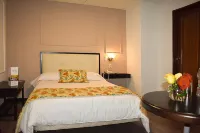 Hotel Italia Hotels near Plaza Abdon Calderon