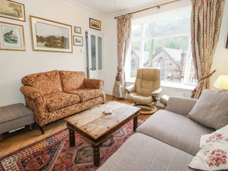 Moonriver Ironbridge Отели в г. Лейтон энд Итон Константин