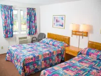 Colonial Motel - parking