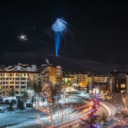 5th Floor 2Bd 2BA Condo with Magnificent Views