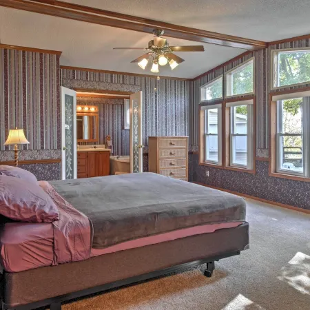 Captivating Cadiz Hideaway w/ Deck on Lake Barkley Hoteles en Condado de Trigg