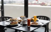 TH Hotel & Vivienda - breakfast