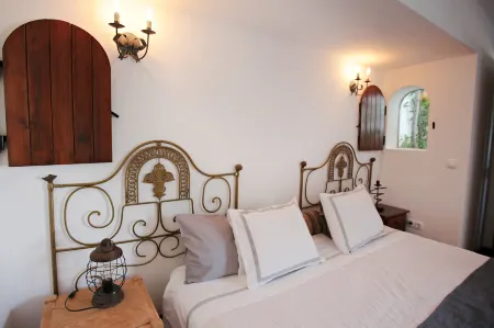 Uma Casa a Beira Sol Отели рядом с достопримечательностью «Ponta da Piedade Lighthouse»