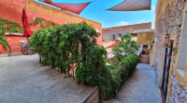 Hotel El Descanso Barrio del Artista