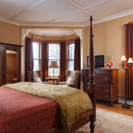Lang House on Main Street Bed & Breakfast