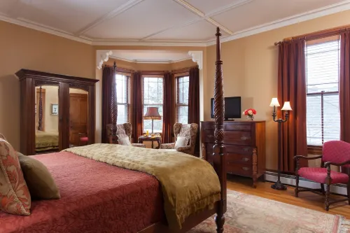 Lang House on Main Street Bed & Breakfast Hotels in Burlington