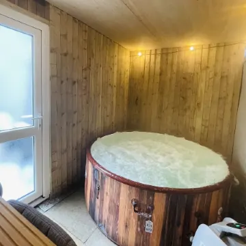 Osborne Luxury Hot Tub and Jacuzzi Suites