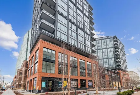 Placemakr Buzzard Point Отели рядом с достопримечательностью «Базилика непорочного зачатия»