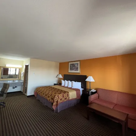 Scottish Inn & Suites - Eau Claire