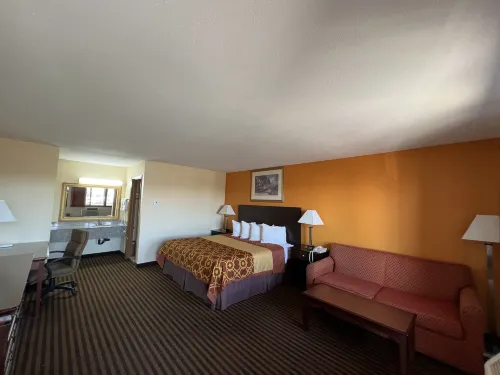 Scottish Inn & Suites - Eau Claire - Parkplatz
