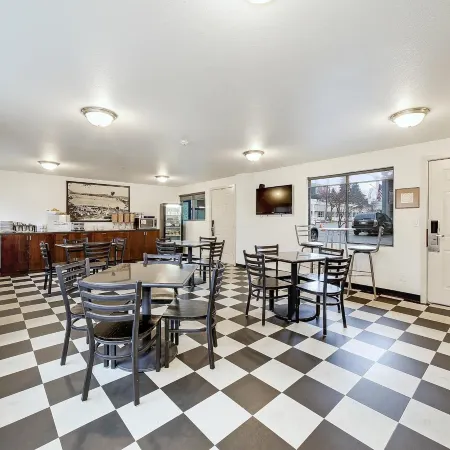 The Grove West Seattle Inn Отели рядом с достопримечательностью «Пляз Алки»