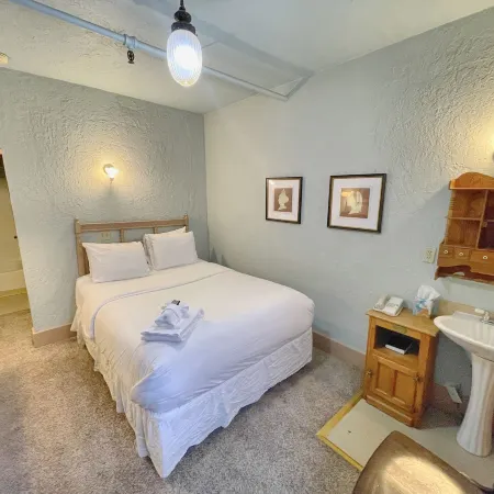 Alaskan Hotel and Bar