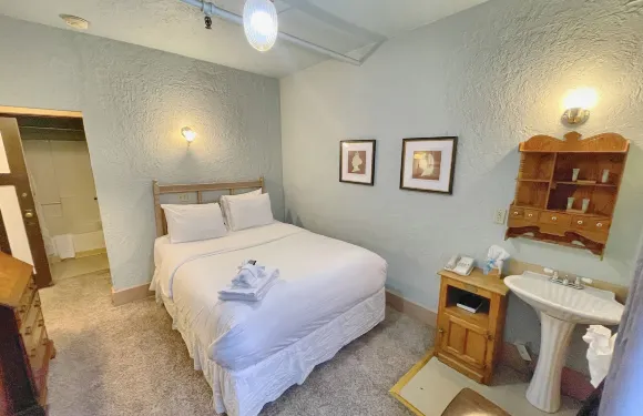 阿拉斯加酒店及酒吧