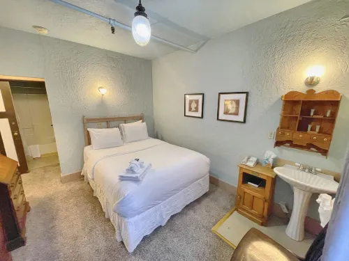 Alaskan Hotel and Bar