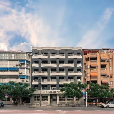 Hotel Golden Hoteles cerca de Sunset Waves