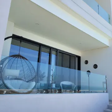 Seafront Condo Pool and Jacuzzi