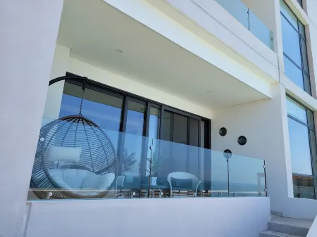 Seafront Condo Pool and Jacuzzi