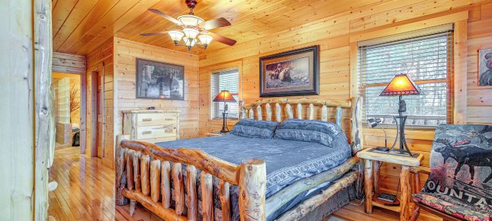 Hot Tub + Games! Mtn-View Cabin Near Pigeon Forge Hotels in Съвиървил