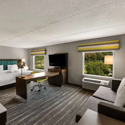 Hampton Inn & Suites Poughkeepsie Hotels near The Waterfront