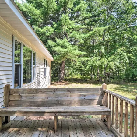 Upscale Family Cottage < 1 Mi to Higgins Lake