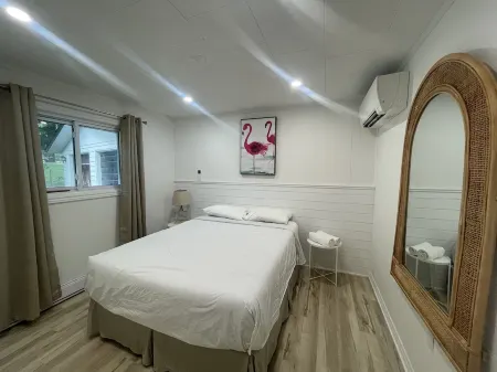 Jolie Maison Bobcaygeon Waterfront Cottage