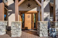 Idyllic Florissant Cabin w/ Patio & Hot Tub! - Homestays