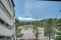 5 Mi to Lake Tahoe: Stateline Townhome