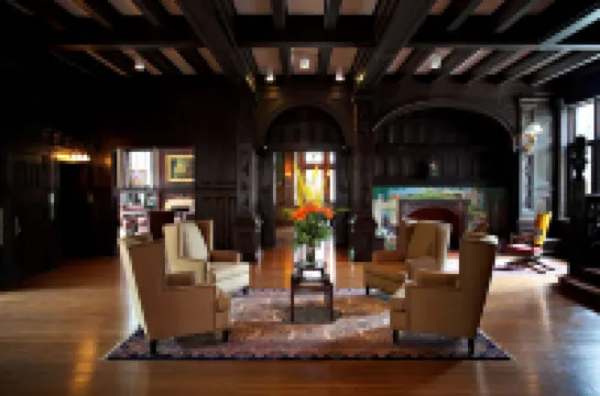 マンションズ オン フィフス ホテル