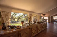 Tau Game Lodge - breakfast