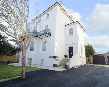 Hamilton's Studio Hotels in Ryde